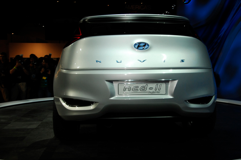 Illustration for article titled Hyundai Nuvis Concept: Hybrid Blue Drive Gives It Wings